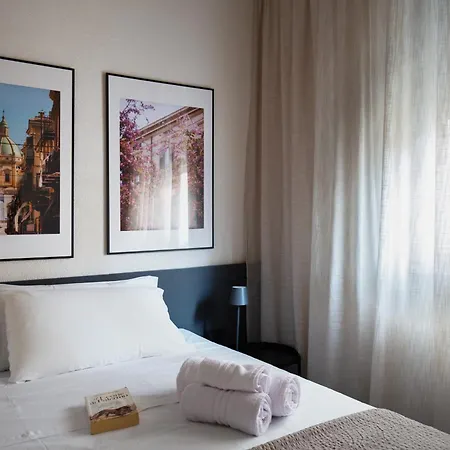 House Eleganza E Comfort A Due Passi Dal Centro Storico Konukevi Palermo