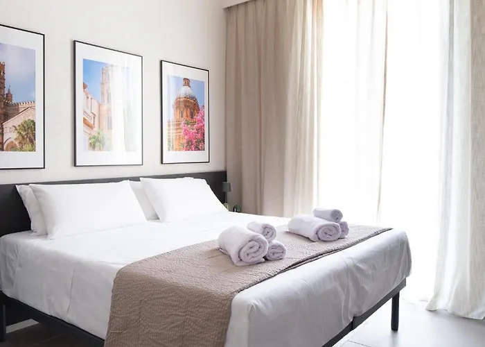 House - & Rooms, Centro Politeama 3*