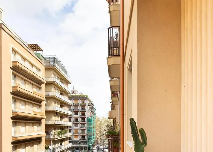House - & Rooms, Centro Politeama 招待所 3*
