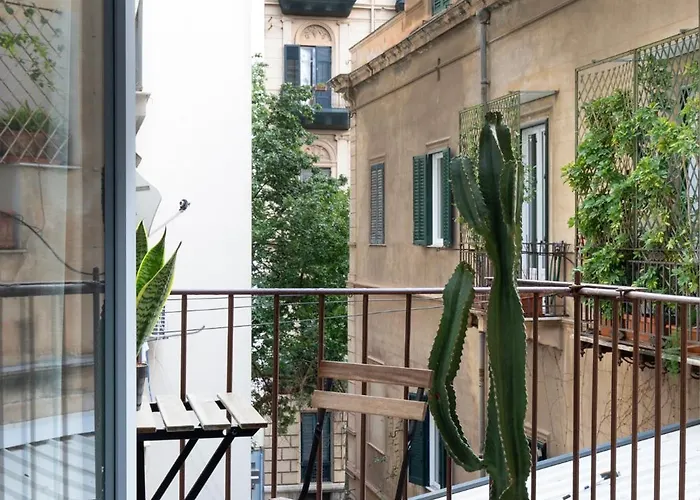 House - & Rooms, Centro Politeama 招待所